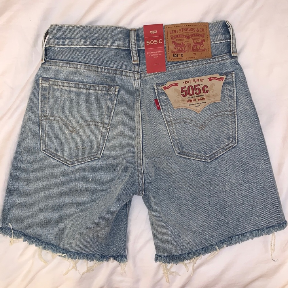 LEVIS 505C mid thigh short